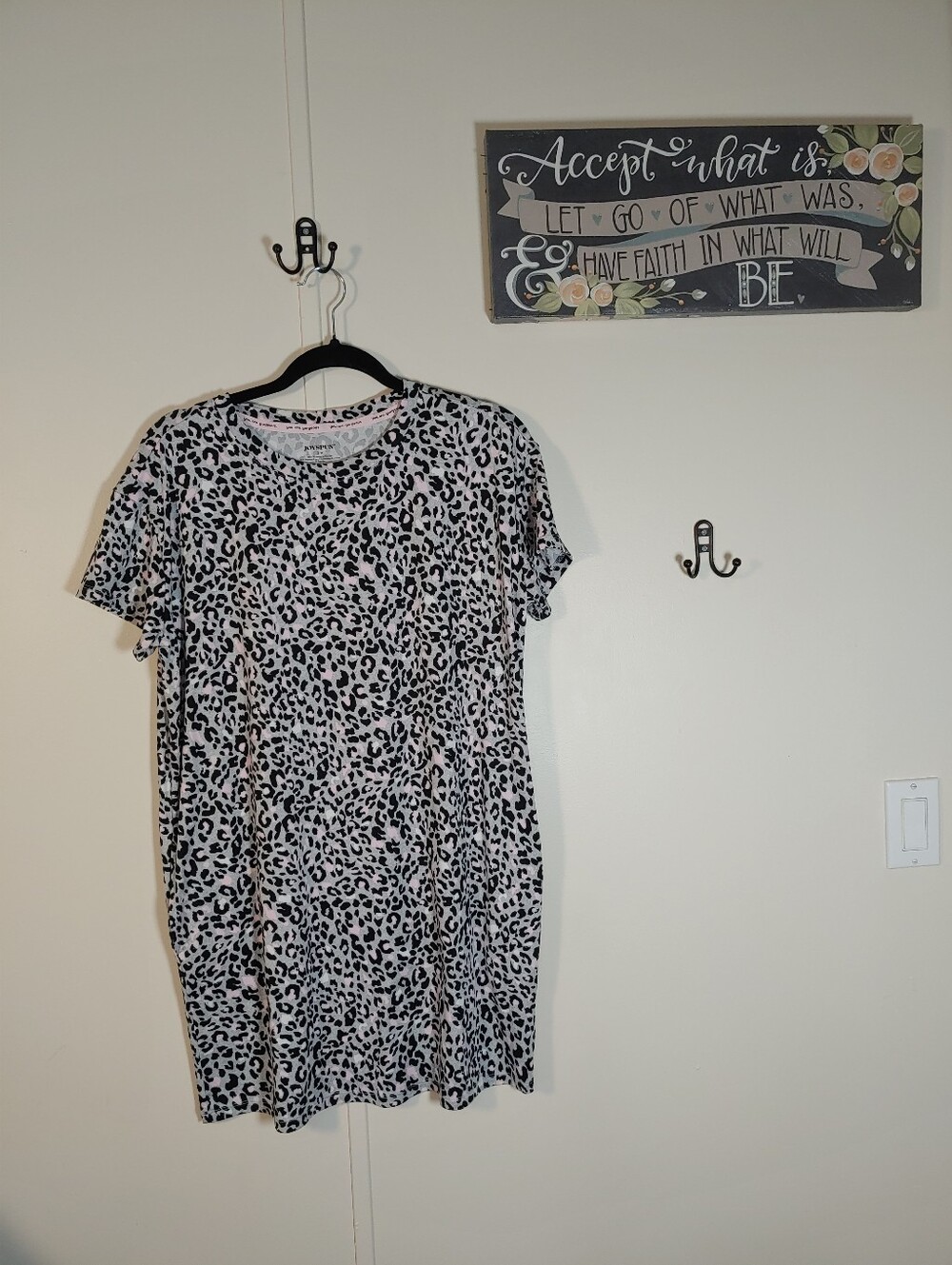 Nwot Joyspun Small/Medium Pink & Grey Cheetah Print Nightshirt
